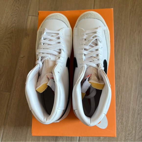 Nike Women's Blazer Mid 77 Shoes - Picture 6 of 8